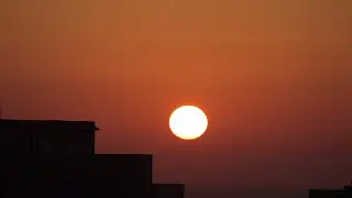 Outstanding Time Lapse of GOLDEN Sun setting into the Sea!