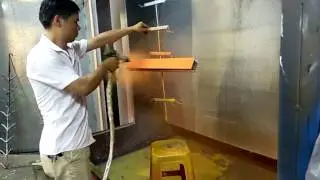 Handheld electrostatic spray gun for liquid aluminum profiles spraying