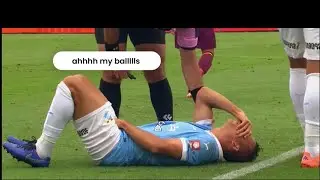 soccer player get a nutshot really painful hit RIP balls groin kick patada en los huevos