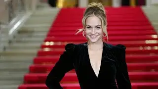 ORF Star Mirjam Weichselbraun zeigt Hammer Muskeln und Killer Workout