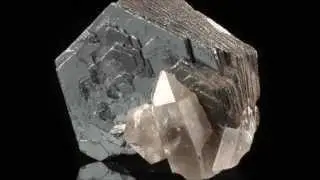 Hematita com cristal de Quartzo - Ouro Preto, MG - Brasil. Hematite
