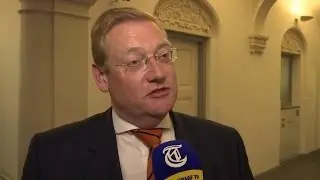 Minister duikt bij onthulling Teevendeal