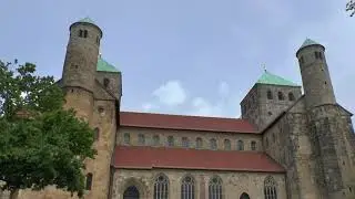 ST. MICHAELISKIRCHE IN HILDESHEIM UM 12:54 AM 13. JULI 2014