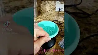 #beautytech #makeupbrushcleaner #makeup #effortlessbeauty #portablebeauty #cleanbeautyproducts