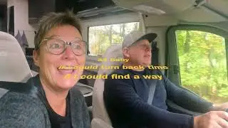Autocamper hygge i en suppe årstid, fisketur, svampejagt og nybagte boller.