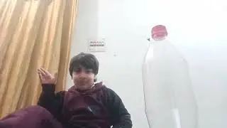 Bottle flip challenge mene helmet laga ke bhi bottle 🍼flip kardi mind blowing 😗