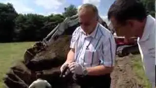 Exhumation de deux soldats Allemands à Viessoix - German soldier exhumation in Normandy