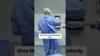 Как надевать стерильные халаты и перчатки в операционной, часть 3 #meded #surgtech #surgeon #OR