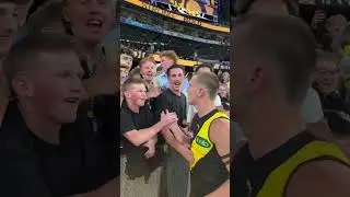 Get yourself mates who support you like this 🤝 #AFL #footy #Samlalor #friends