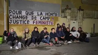 Activists in Avignon put up messages in support of rape victim Gis&egrave;le P&eacute;licot