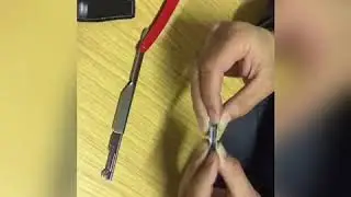 How to install the blades in Straight BeautyTrack Razor