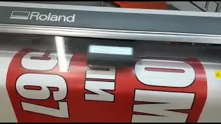 Roland VP540 печатает баннер