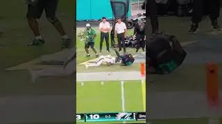 Tyreek Hills gets leg broken #tyreekhill #dolphins #jets Subscribe so I can quit my job