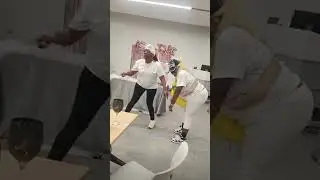 Он создает игры, в которые можно играть с пожилыми людьми в домах престарелых 😂