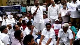 Telangana cable operators dharna at hathway office(2)