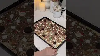 Delicious holiday chocolate bark 🍫 #shorts #asmr #chocolate #chocolateasmr #christmas #diy #gift