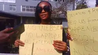 Сотрудники LINA протестуют из-за отсутствия поддержки со стороны министра информации Пиа.