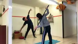 ヨガ棒の第一目標は「担ぐ」こと！担げれば出来ることが増える！