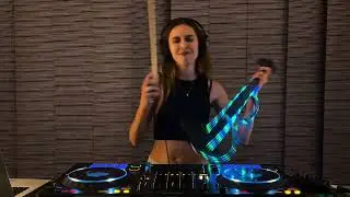 DJane Deluxe • Event Musik mit Live E-Violine • Künstler:innen anfragen & buchen