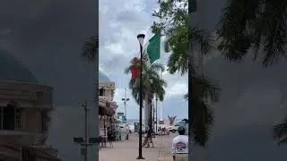 Caminando por el parque Benito Ju&aacute;rez en la Isla Cozumel #Mexico #Park #Beautiful