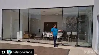 SLIDE DOOR LEAVES - Instalada pela vidraçaria Vitrux Vidros em São José do Rio Preto