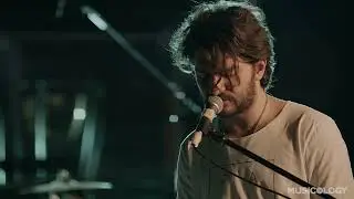 Hug or Handshake - Love Me Like You Do (Musicology live sessions)