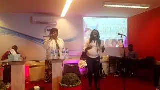 RÉPÉTITION LOLA LEONARDO AVANT LA CONVENTION