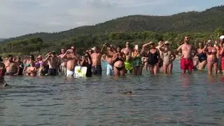 Tourists film Putin helicopter landing on Mediterranean coast | AFP
