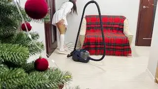 Vacuuming Around the Christmas Tree | Cozy ASMR 🎄 Cozy Christmas Vibes 🤩