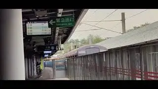 羅湖 九鐵廣播： 乘客請勿超越黃線 上車時請小心月台與車廂間之空隙。