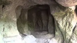 Carri&egrave;re gallo-romaine (Temple de Mercure) et m&eacute;rovingienne (sarcophages) du Puy de Clierzou