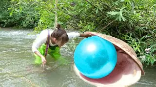 Clam&rsquo;s Hidden Treasure: Young Adventurer Finds Pearl-Filled Giant in River&rsquo;s Forgotten Depths