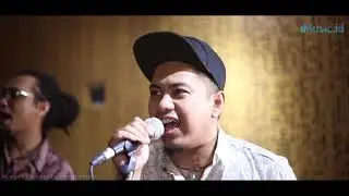 iLive - The Ikan Bakars (Perbedaan)