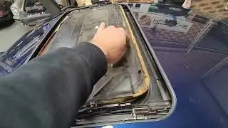 Porsche 996 Carrera 4 L.V  - Sunroof inspection