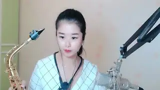 小雪萨克斯演奏《漂洋过海来看你》醉人歌声吹出爱情的苦涩