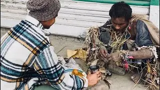 The situation of the crazy people on the streets is very bad in winter, everyone stands by them 🥹