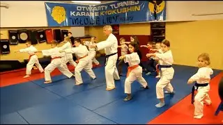 Ćwiczenia oraz zabawa z karate