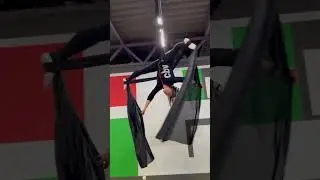 #aerialhammock #acrobatics #aerialfit #sports #aerialacrobatics #aerial