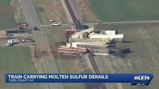 Train carrying molten sulfur derails in Kentucky