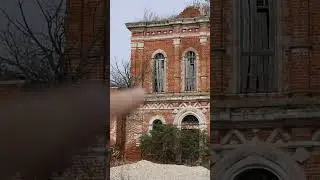 Зачем там высокие окна? Этажа нет