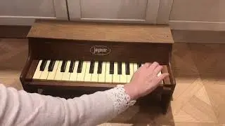 Vintage Jaymar toy piano  30key