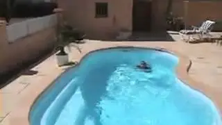 Chypre piscine avec plage et escalier banquette par piscines-kit.com