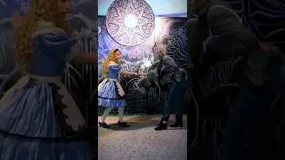 A Dance with the Cheshire Cat🩵 #aliceinwonderland #cosplayers