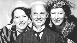 Elsie & Doris Waters - Good Queen Bess / The Barrars in the Walworth Road (1931)