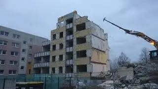 Abriss eines Wohnblocks Schwerin mueßer Holz