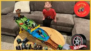 Hot Wheels Monster Trucks Wreckin&rsquo; Raceway!!