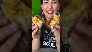 Wrong way to eat soft-shell crab!🦀 #softshellcrab #softshell #thaifood #thaicuisine #shorts