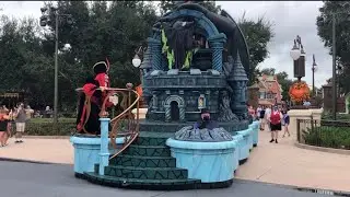 NEW Disney Villains Cavalcade | Magic Kingdom