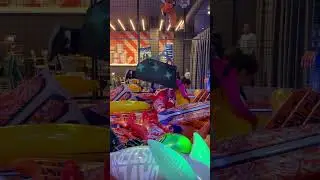 Human claw machine at Dave and buster&rsquo;s 🕹️