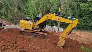 ESCAVADEIRA  CATERPILLAR 318D2L CORTANDO E MOVIMENTANDO